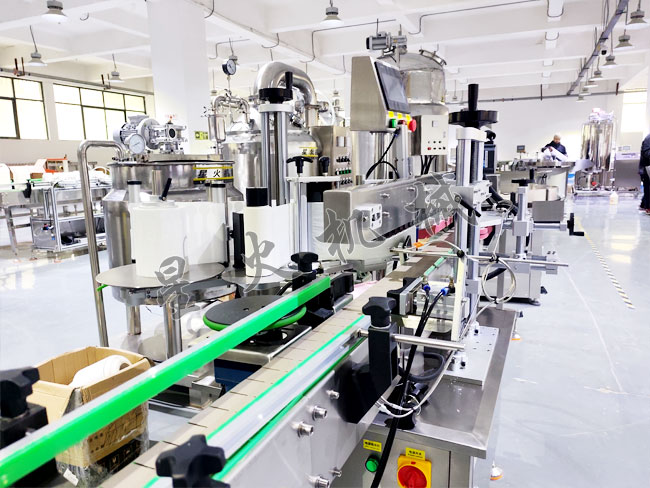 方瓶扁瓶侧面不干胶贴标签机细节实拍